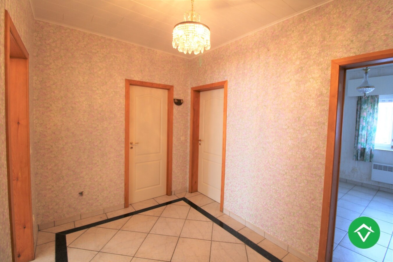 Gelijkvloers appartement met 2 slaapkamers en garage in centrum Roeselare 