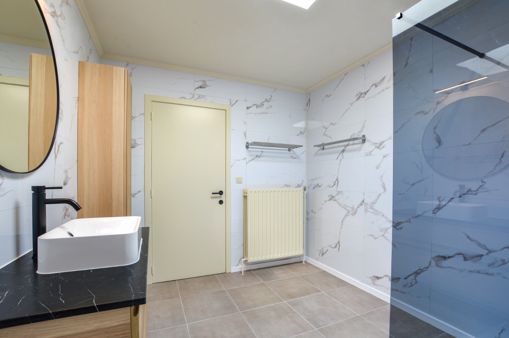 Ruim appartement (146 m²) met 2 slaapkamers in het centrum van Jabbeke 