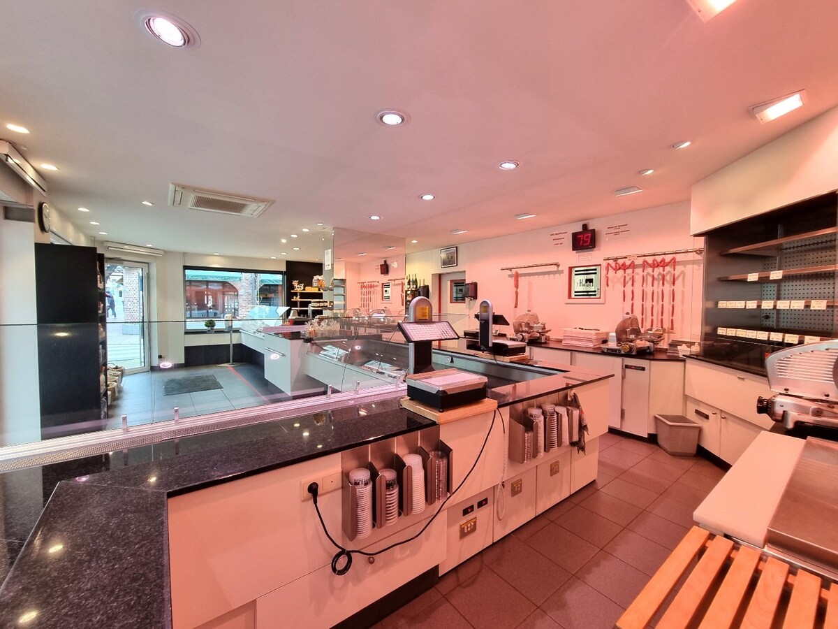 Handelszaak (hoekligging) op absolute topligging in Heist 