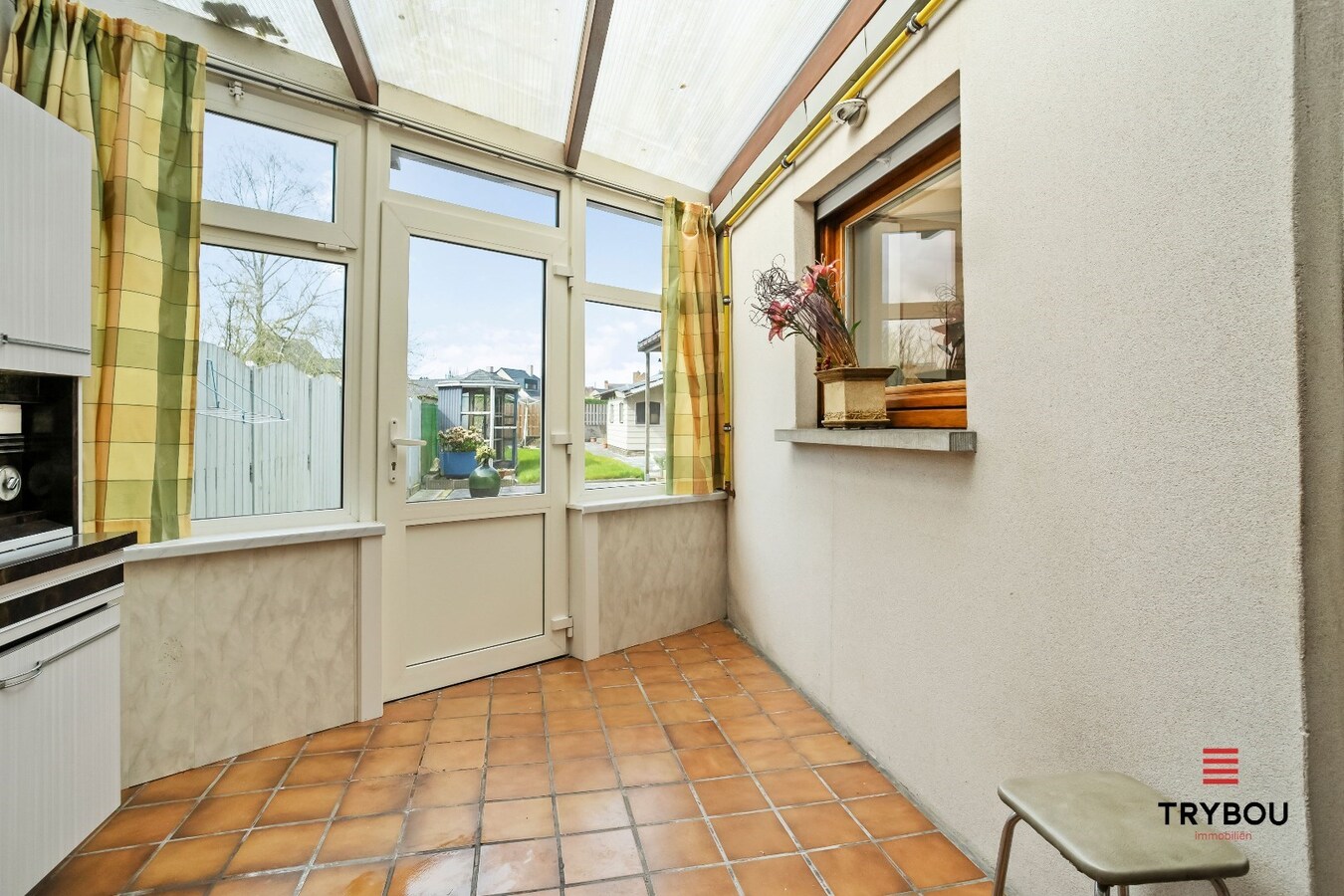 Ruime halfopen woning met 4 slaapkamers en garage 