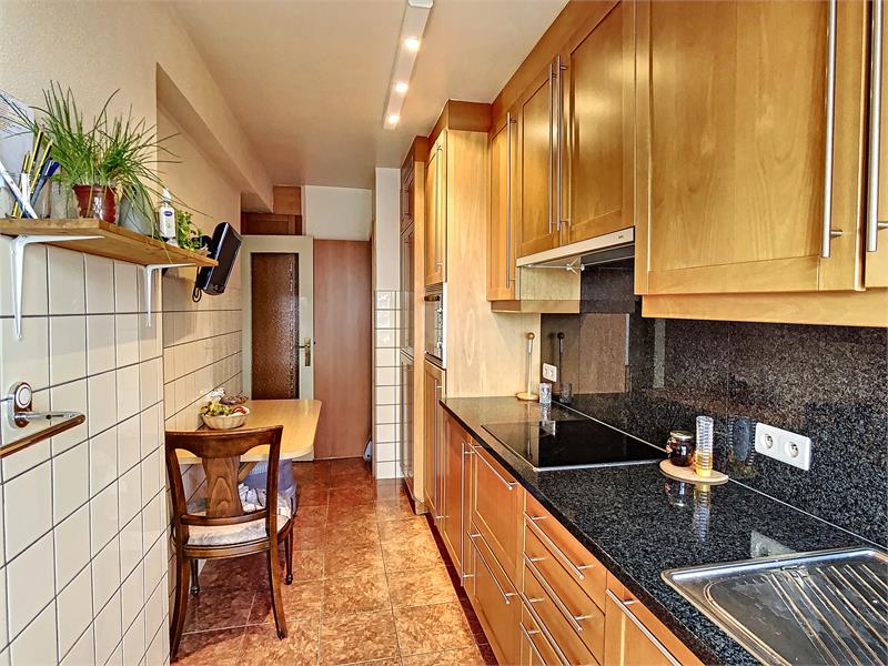 Ruim appartement met drie slaapkamers op wandelafstand van het centrum! 