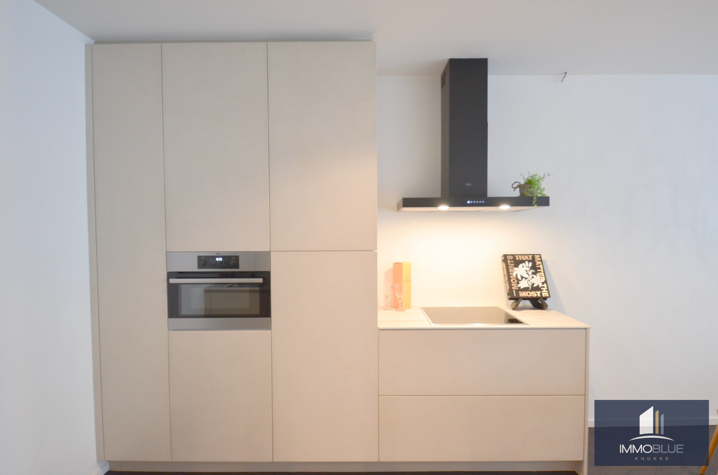 Stijlvol appartement met een ruim zonnig terras gelegen in The Tower. 