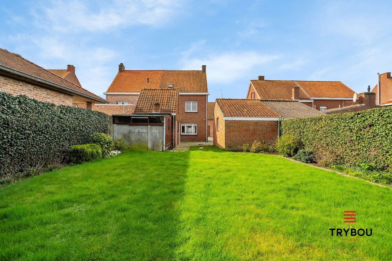 Degelijke woning op ruim perceel van 700m² 