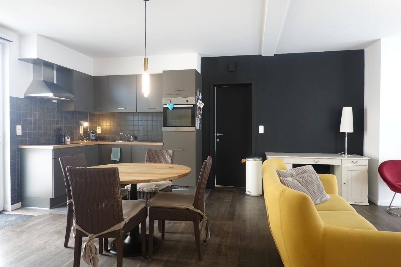Ruim gelijkvloers appartement met koertje 
