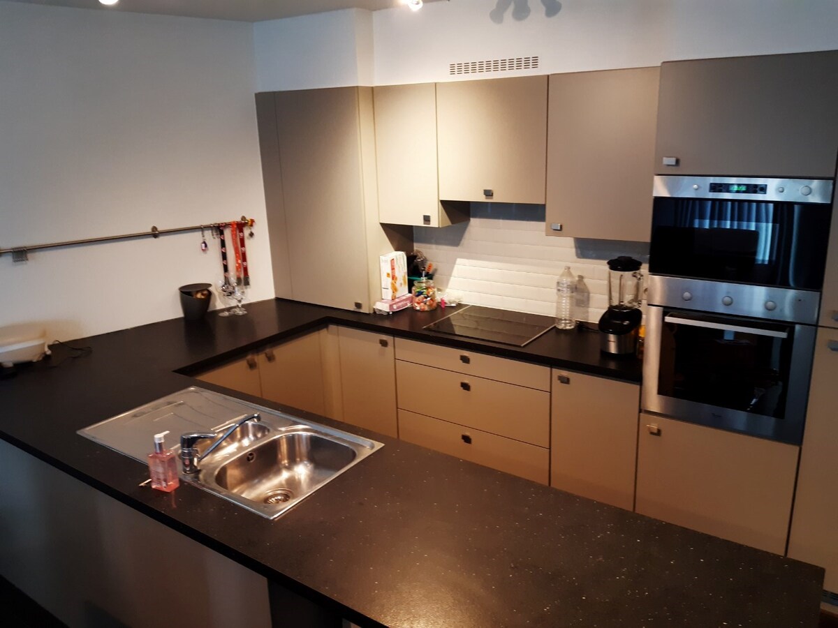 Eigentijds wonen met mega-kelder. 