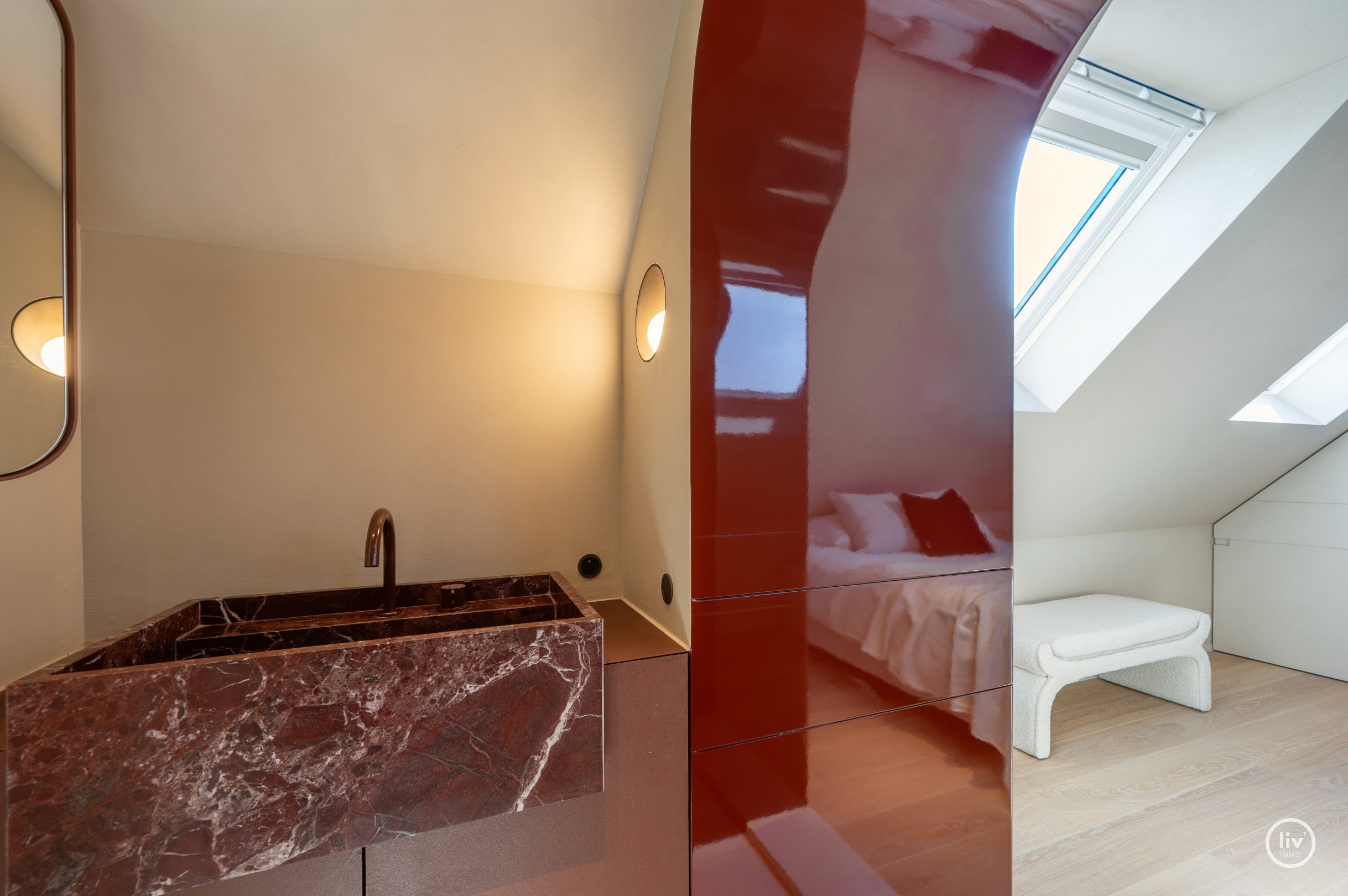 Luxe, comfort kortom een prachtig gerenoveerde woning in hartje Knokke. 