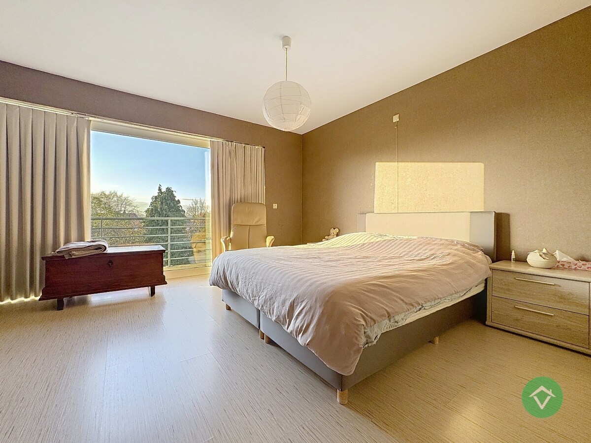 Luxe villa-appartement met dubbele garage en prachtig uitzicht in Koekelare 