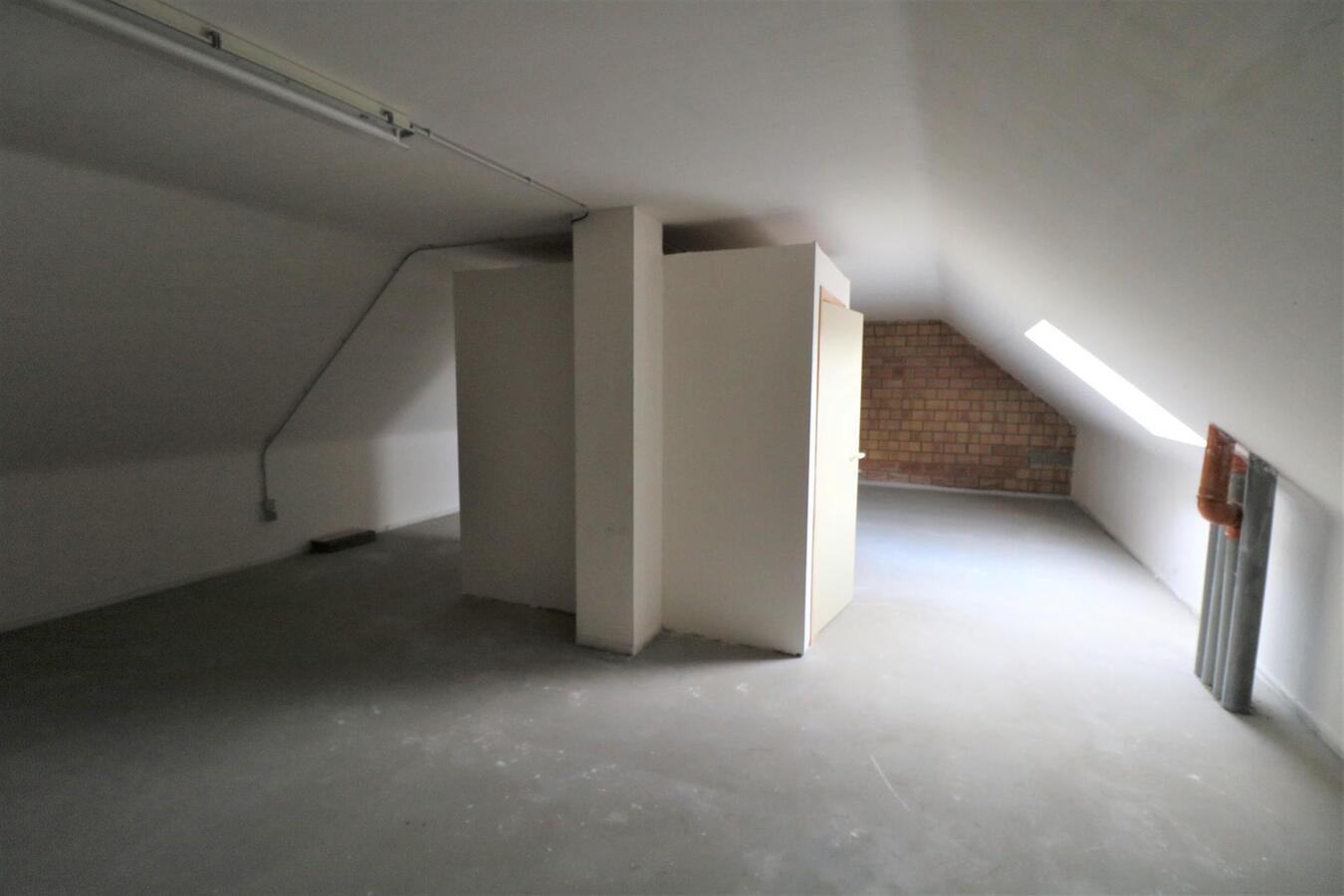 Recente woning met 5 slaapkamers op 698m²  te Alveringem 
