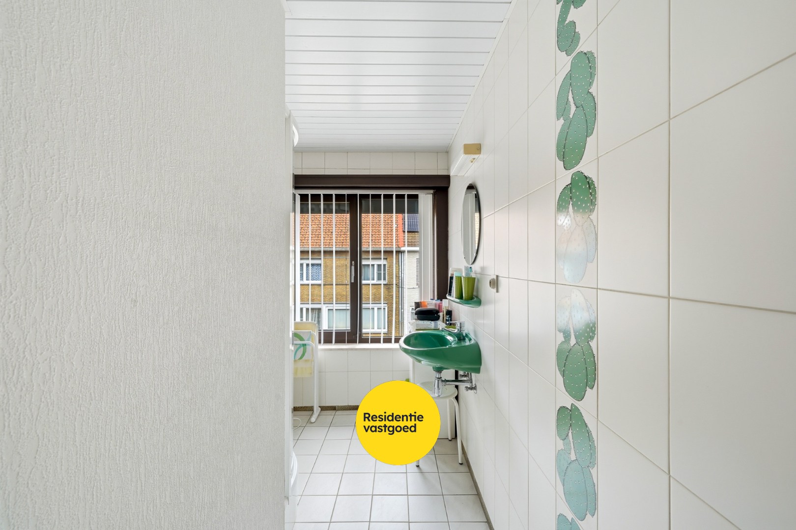 Ruime bel-etage met grote garage en 3 slaapkamers 