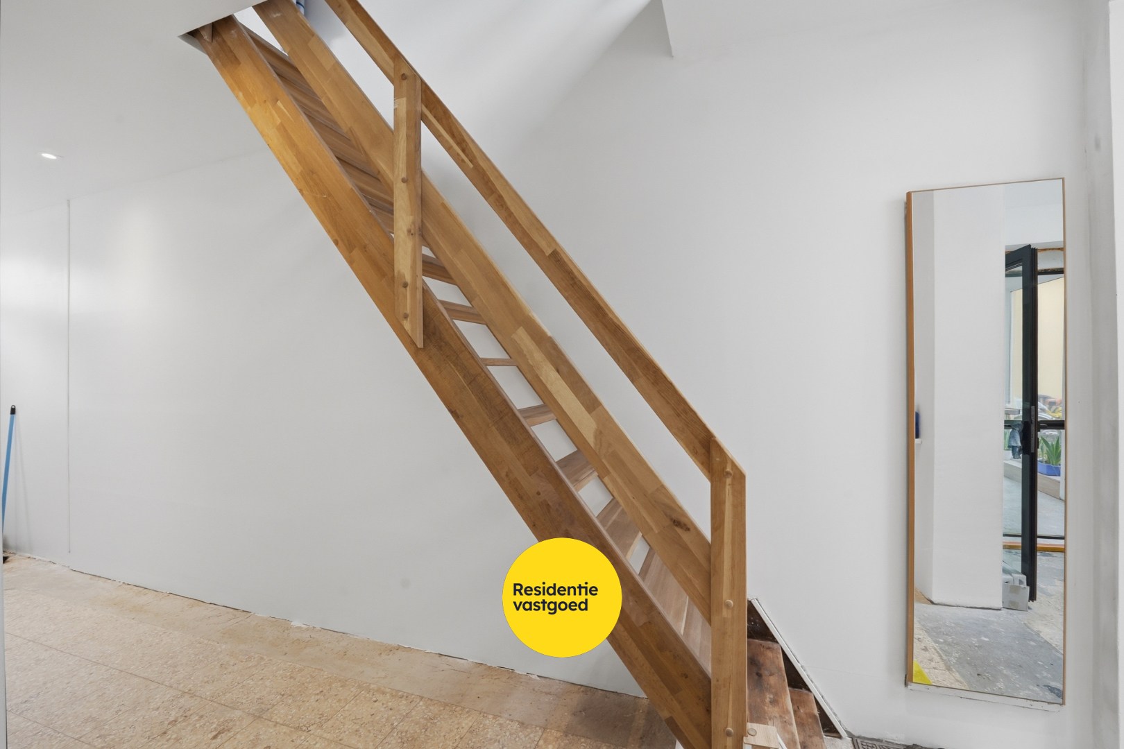 Verder af te werken woning in centrum Oudenburg 