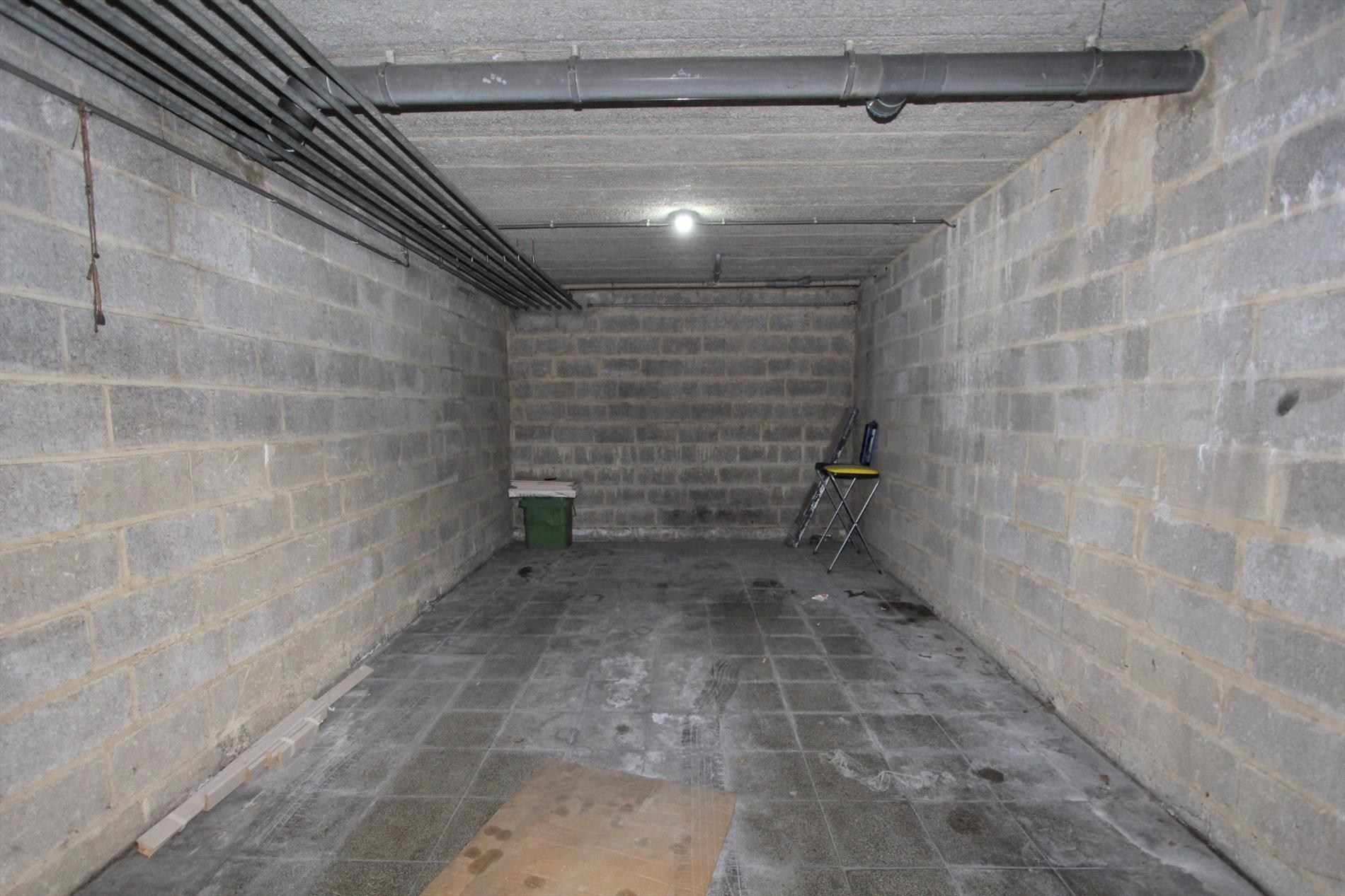 VERNIEUWD APPARTEMENT MET GARAGE AAN HET STADSCENTRUM 