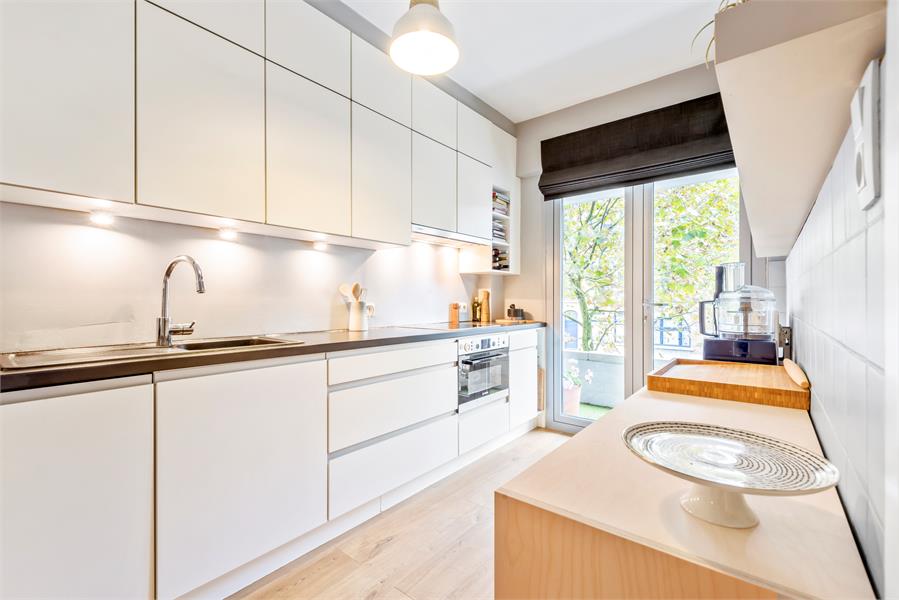 Eigentijds, volledig gerenoveerd appartement nabij Sint-Pietersstation 