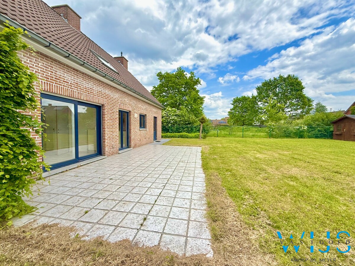 Zeer goed gelegen villa in aangename wijk te OOSTAKKER ! 
