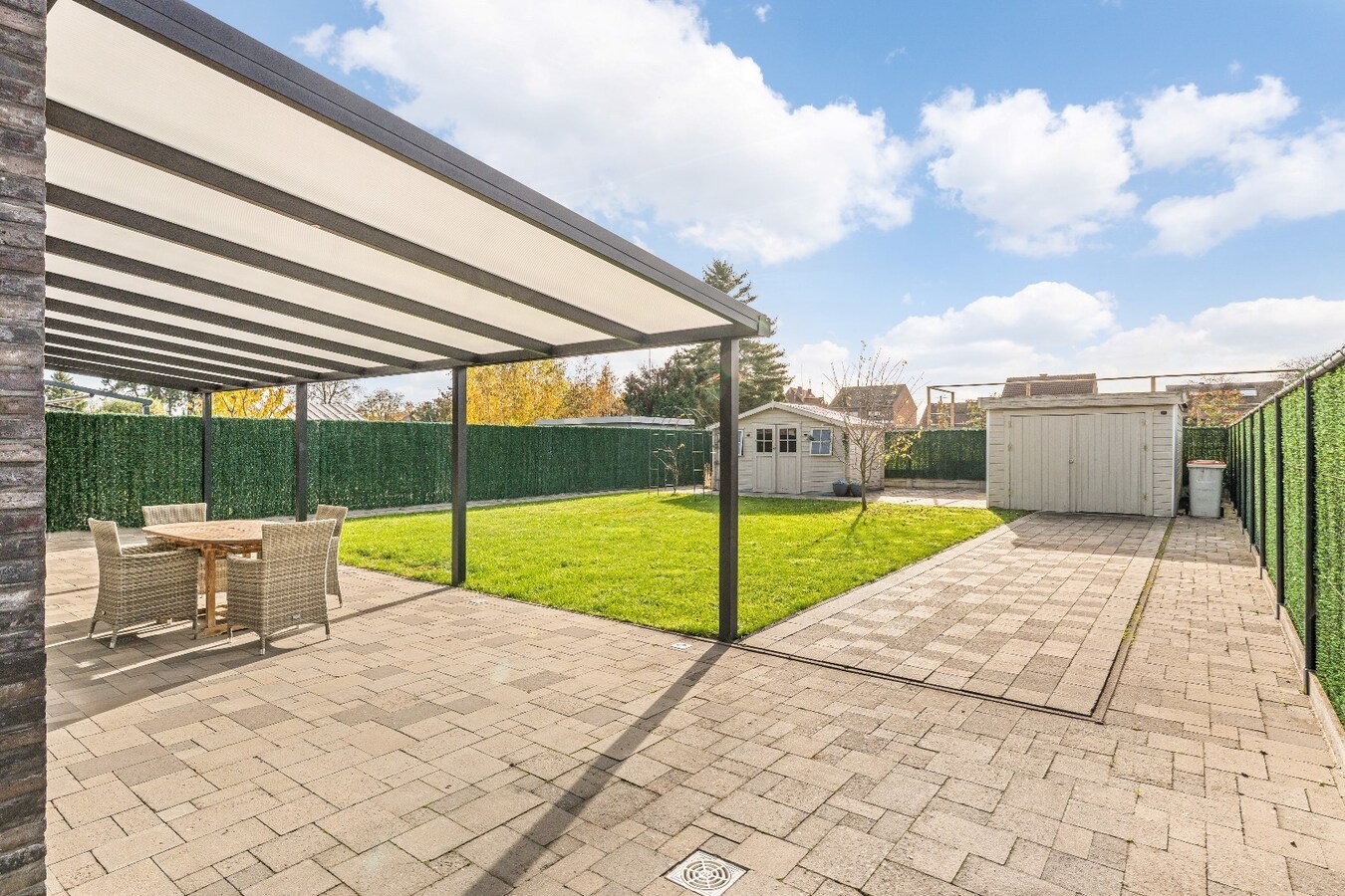 Duurzame gezinswoning met hedendaags energiecomfort, 3 slpk, ruim terras, tuin en achterliggende garage,. 