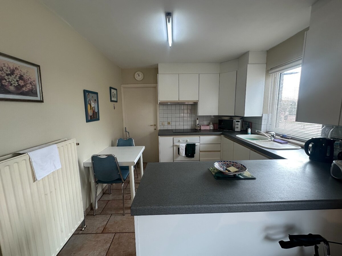 Uitstekend gelegen, ruim appartement met groot terras pal in het centrum van Langemark 