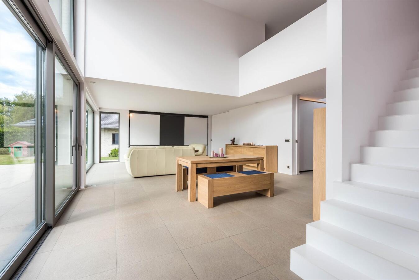 Exclusieve, riante villa op perceel van 3118 m² 