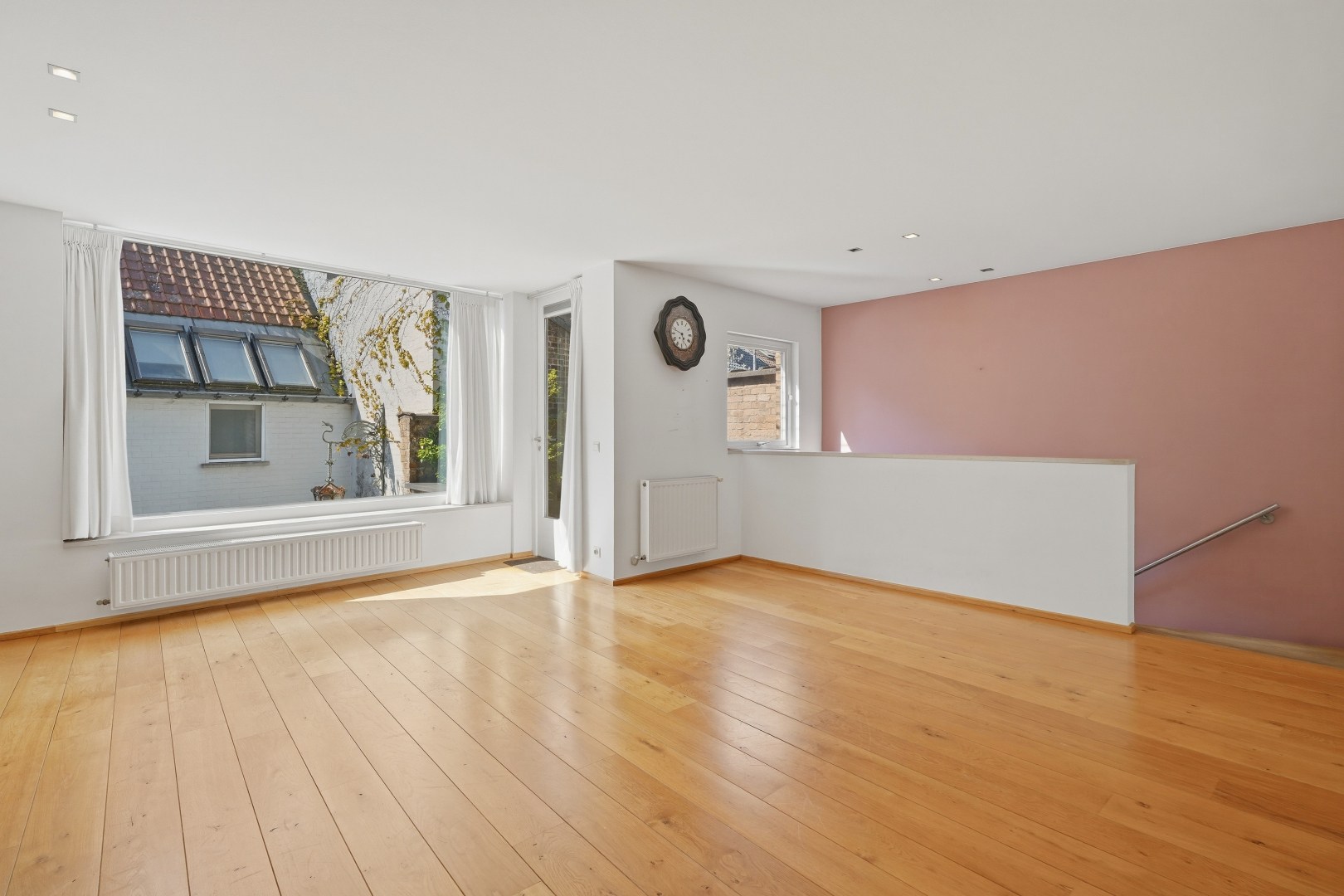 Multifunctionele woning met handelsruimte in hartje Veurne. 
