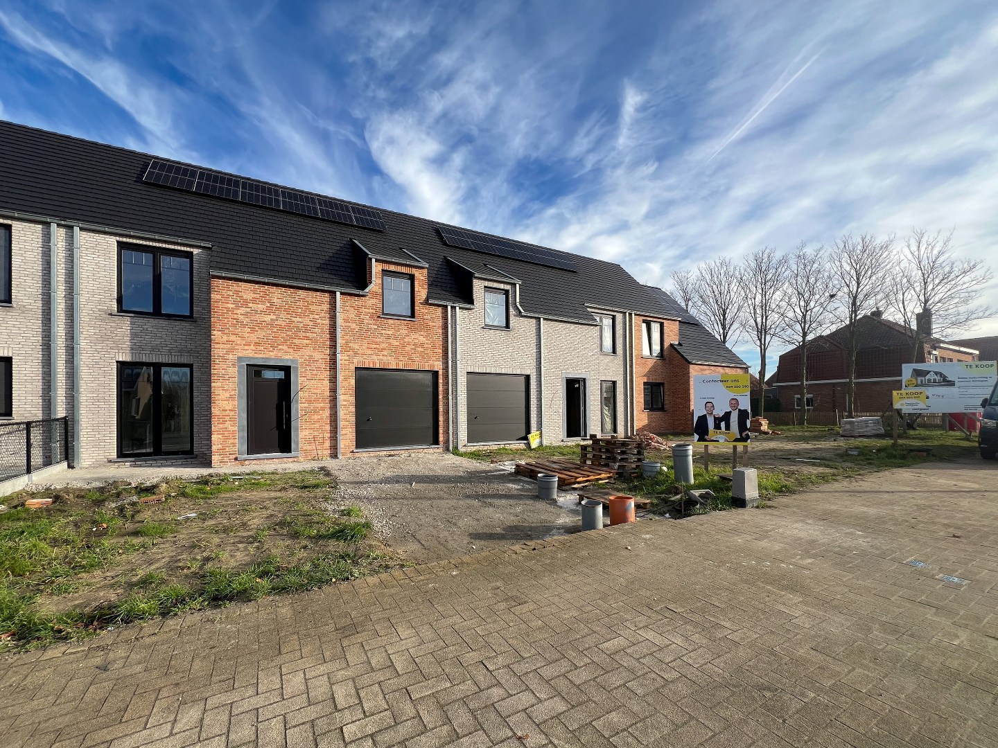 ONMIDDELLIJK BESCHIKBAAR - Ruime 4-slaapkamer woning op boogscheut van centrum Eernegem 