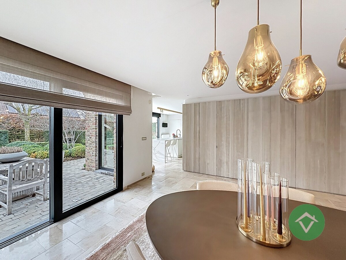 Exclusieve alleenstaande villa met zonnige tuin in een gegeerde woonomgeving te Koekelare 