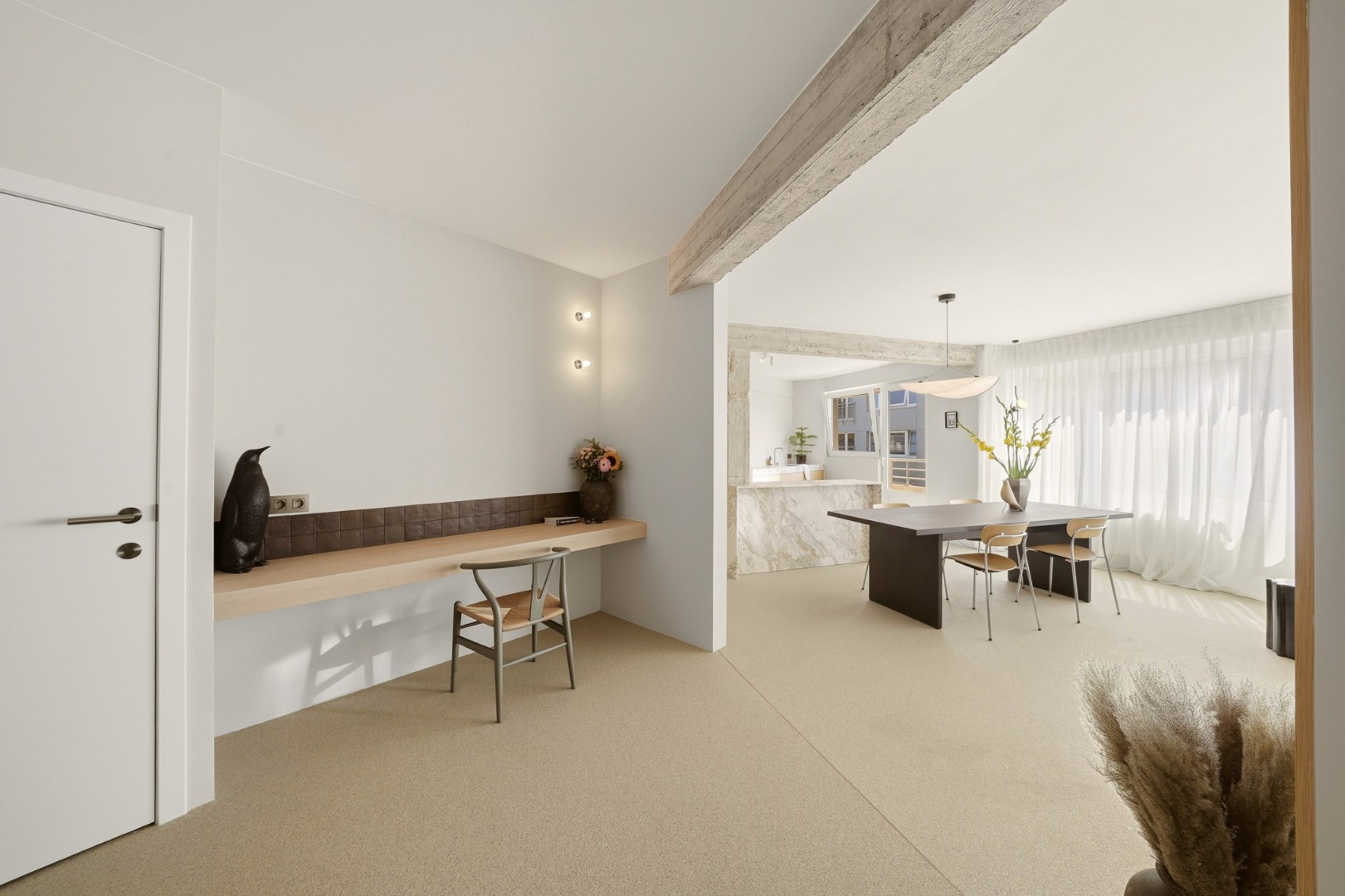 Stijlvol gerenoveerd stadsappartement met maatwerk, 2 slaapkamers en veel bergruimte 