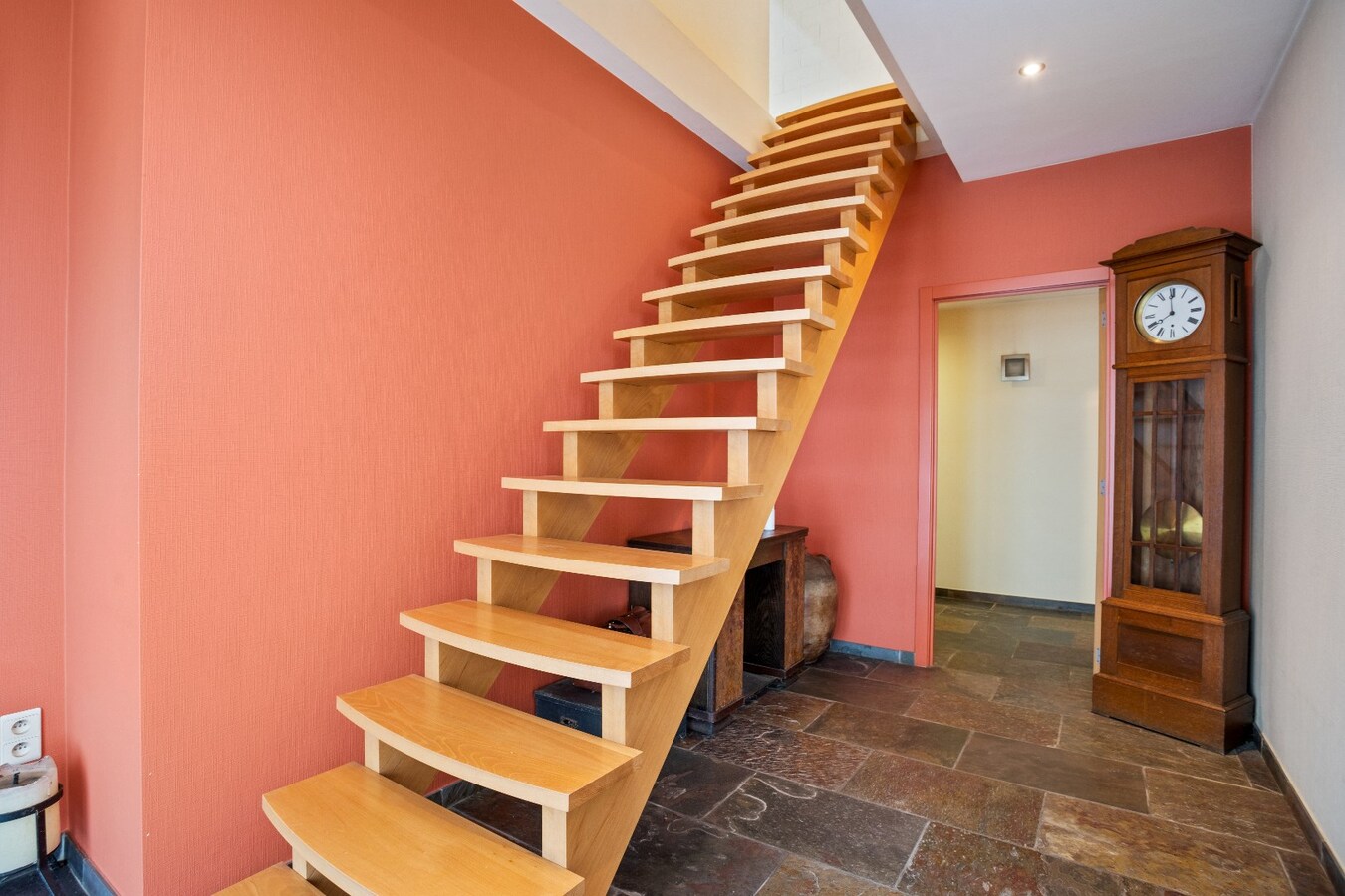 Polyvalente, ruime (handels)woning op zongericht perceel van 1243m² 