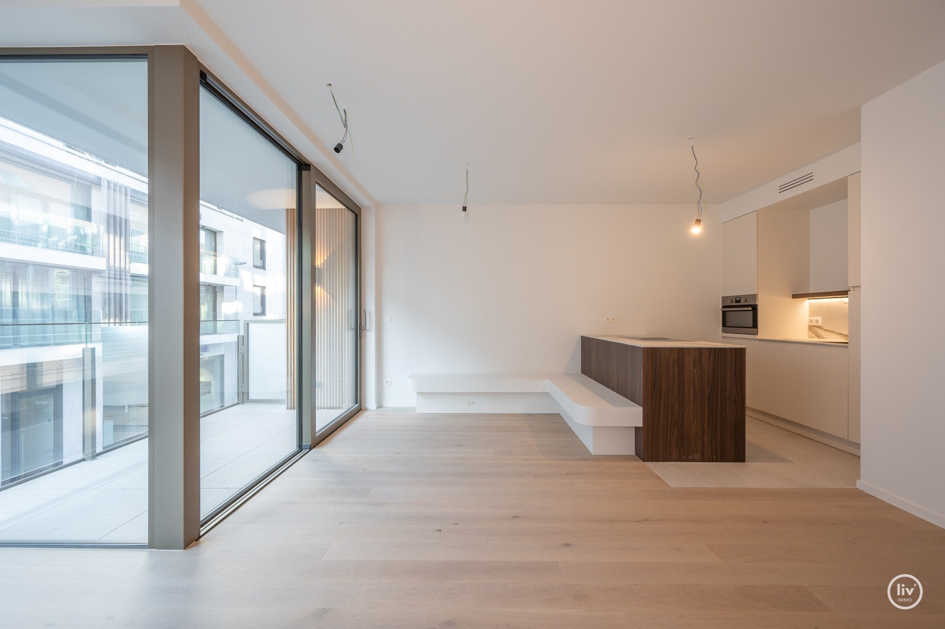 ONGEMEUBELD - NIEUWBOUWPROJECT MADELEINE: Modern appartement met 2 slaapkamers gelegen in het centrum van Knokke. 