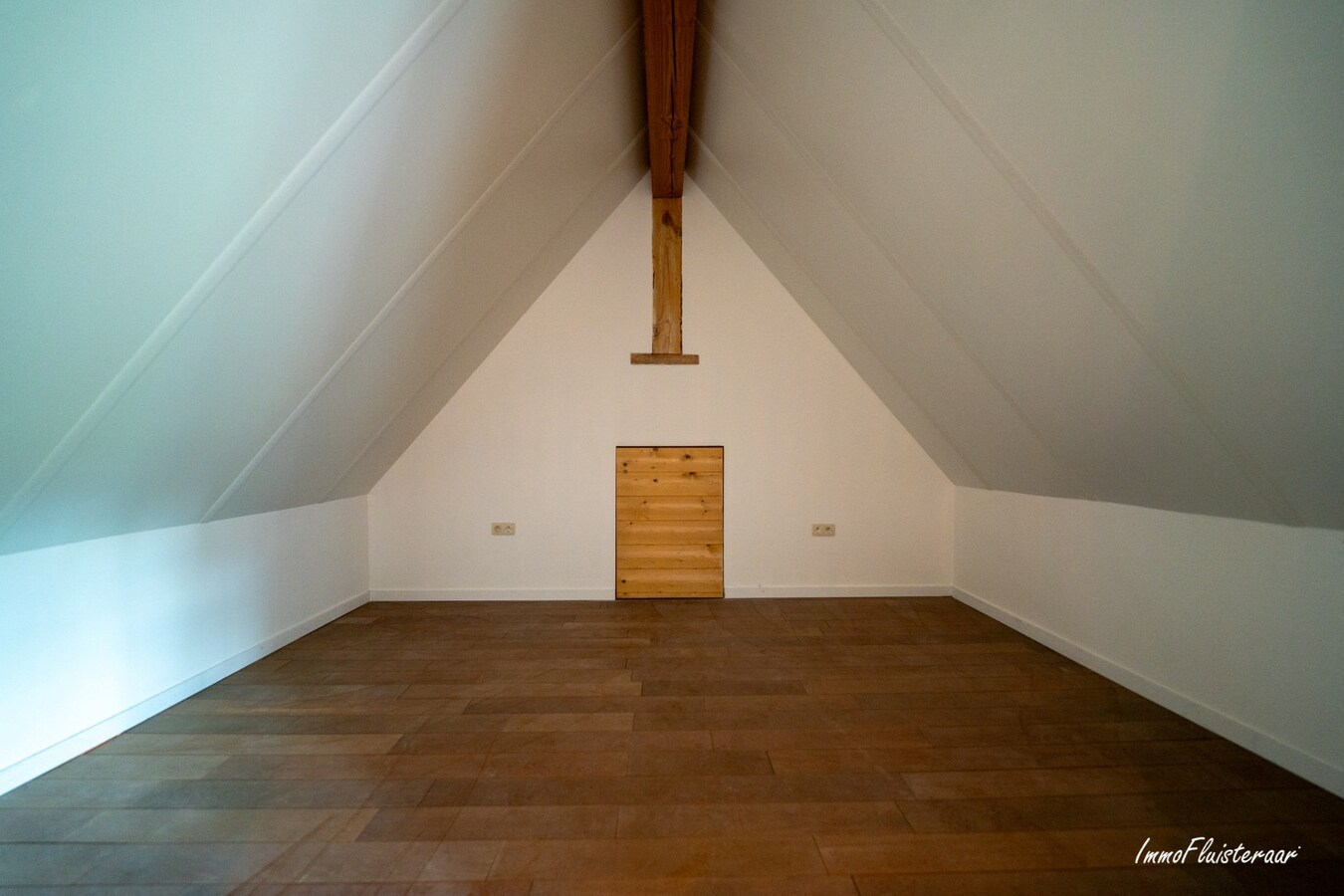 Charmante gerenoveerde woning met stalgebouw op ca. 2,6ha te Herk-de-Stad 