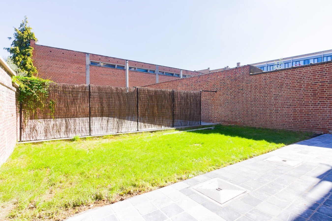 Appartement rez-de-chaussée très lumineux &amp; 2 chambres, en plein centre-ville ! 