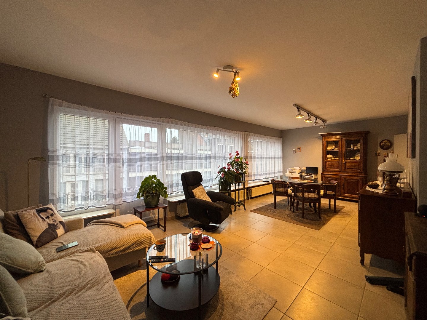 Opbrengsteigendom met 7 appartementen &amp; ruim handelspand in Mol-centrum 