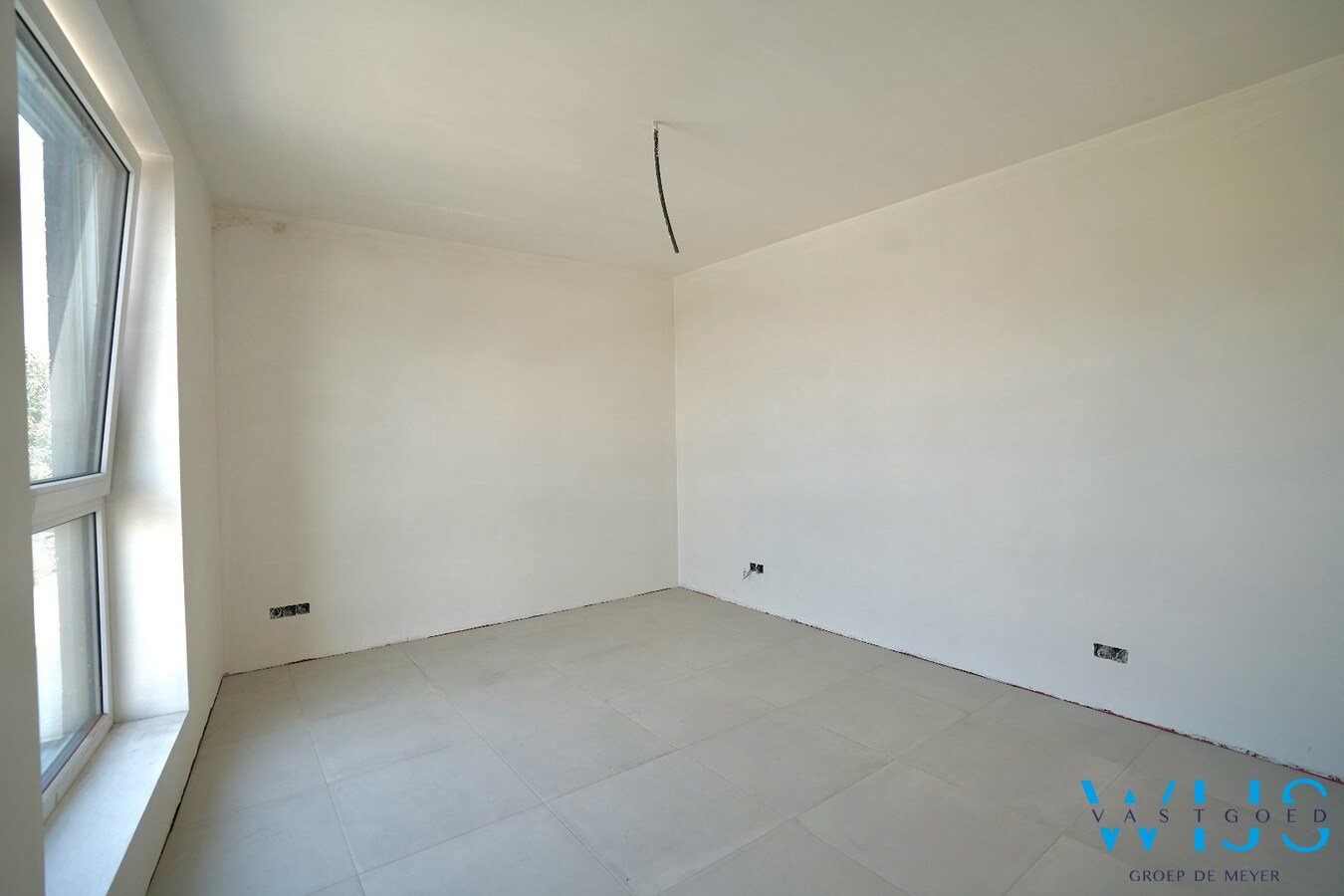 Ruim hoekappartement met 3 slaapkamers en terras 
