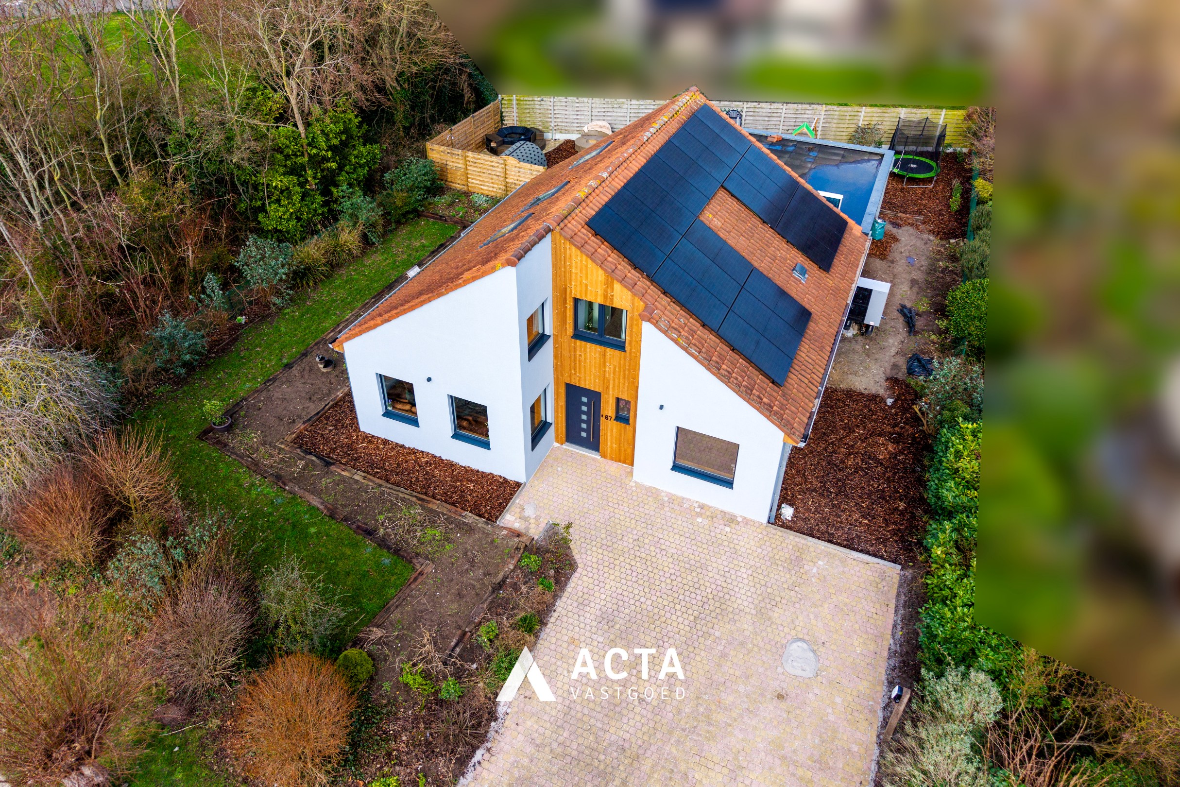 Gerenoveerde villa met vier slaapkamers in de Vicognewijk! 