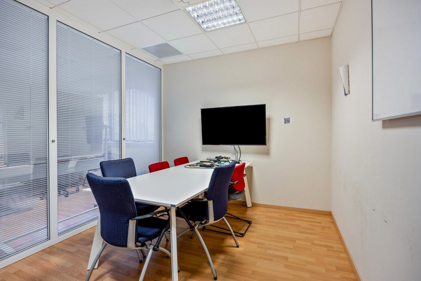 Kantoor te koop in het industriepark te Haasrode/Heverlee met 14 parkings - opp. 626 m² - verkoop van aandelen 