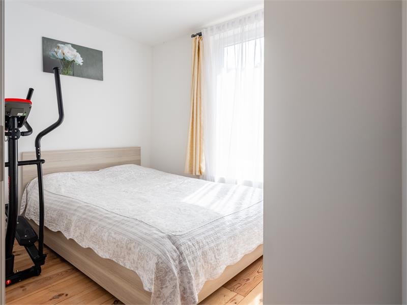 Instapklare hoekwoning met garage in groene rand van Gent 