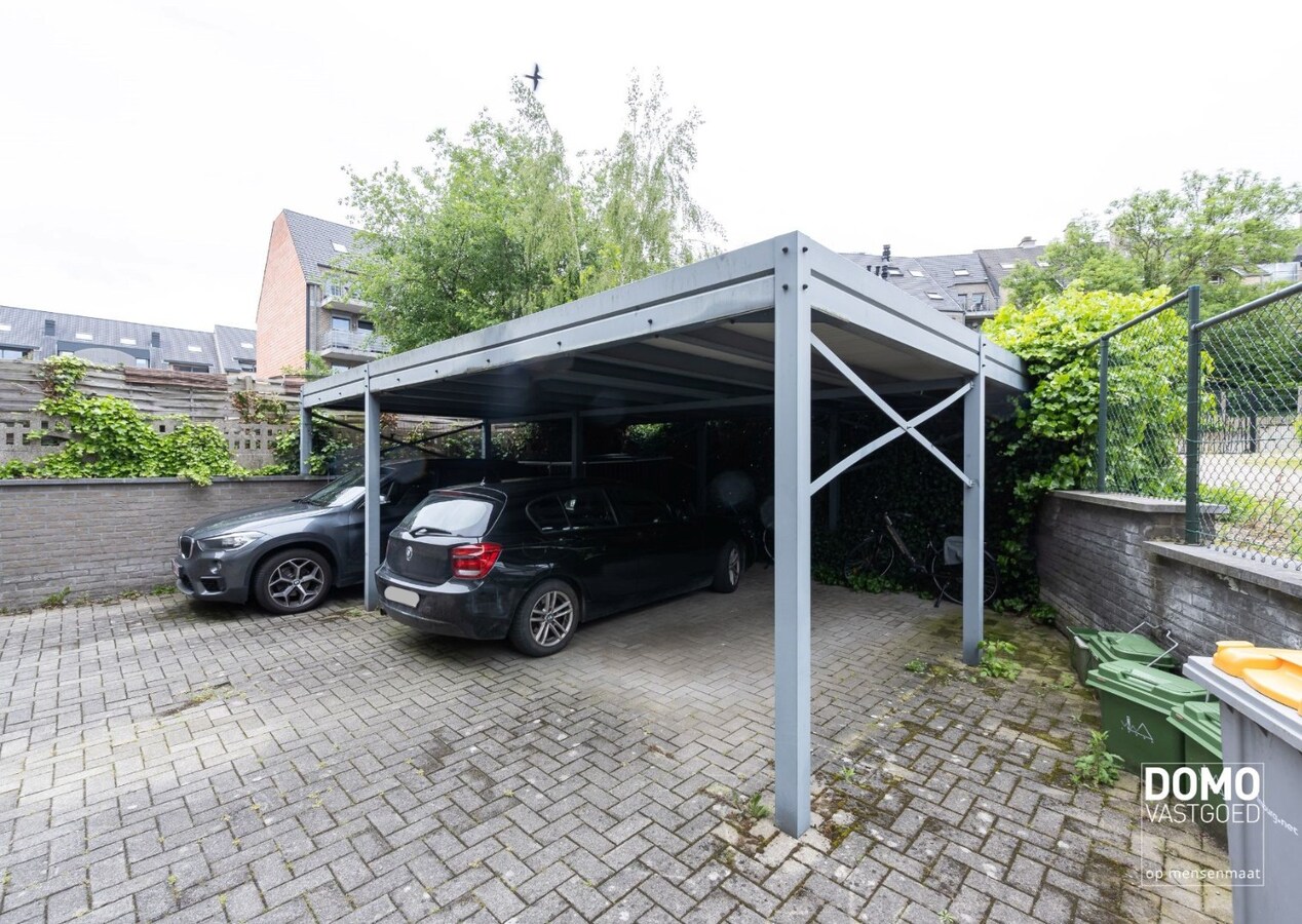 MODERN DUPLEXAPPARTEMENT MET TERRAS EN AUTOSTANDPLAATS IN LANAKEN 