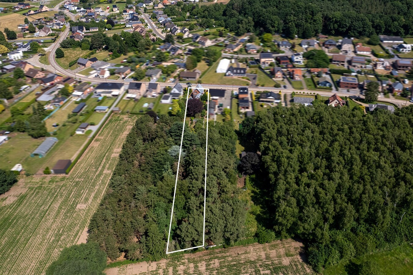Zeer goed onderhouden woning gelegen op een prachtig perceel van circa 30 are 