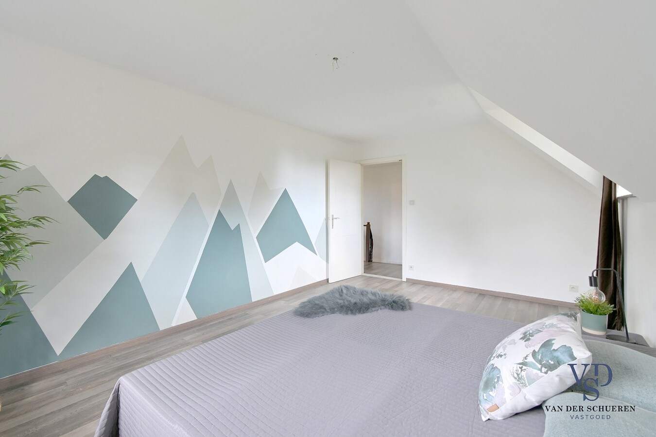 Degelijk, ruime villa. 