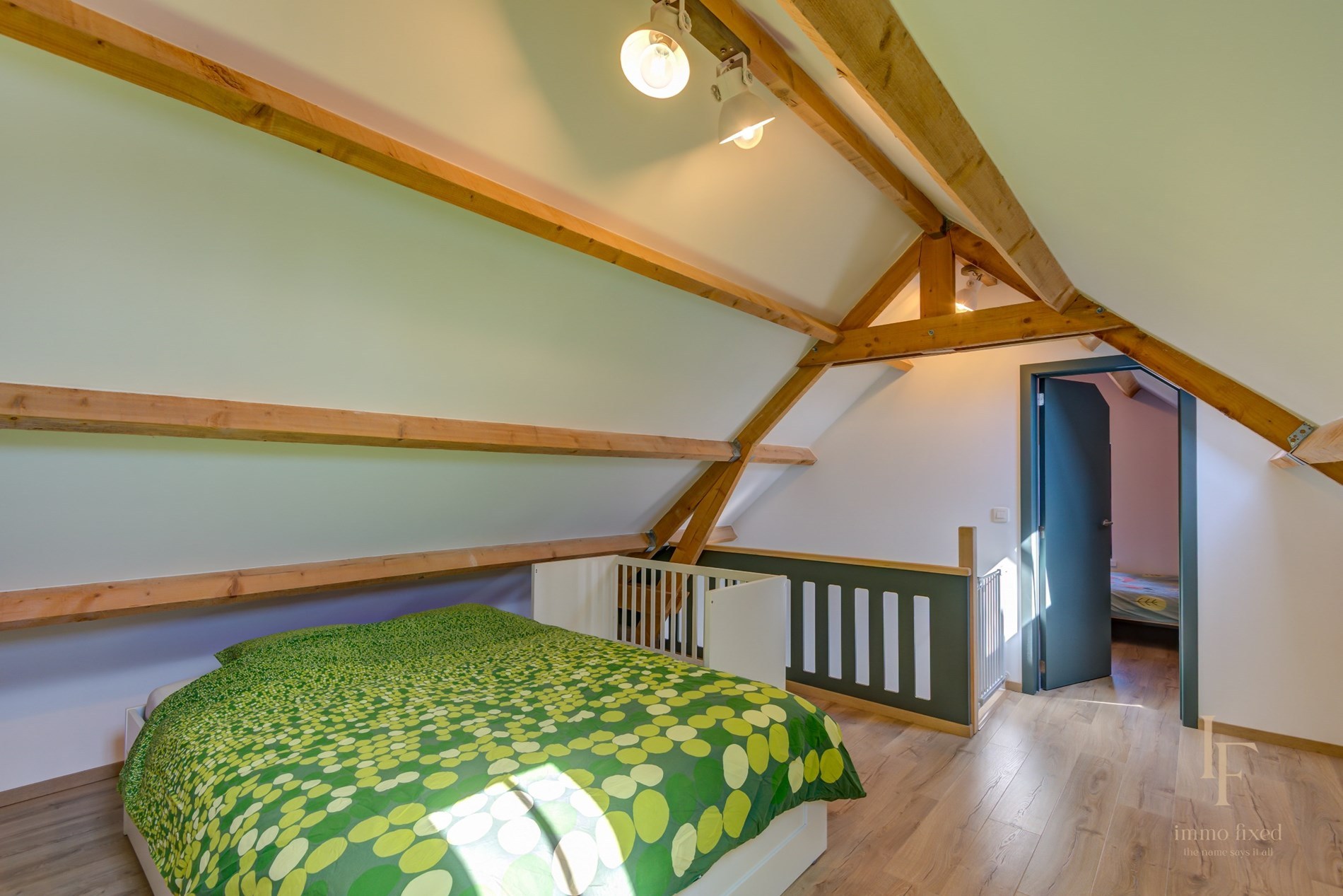 Een langgevelhoeve met bijgebouw! 