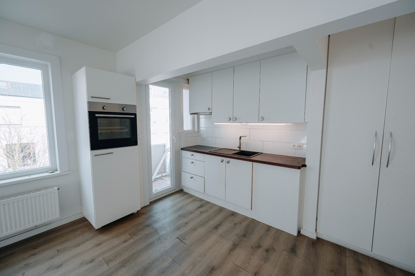 Volledig gerenoveerd 1-slaapkamerappartement op centrale locatie nabij centrum 