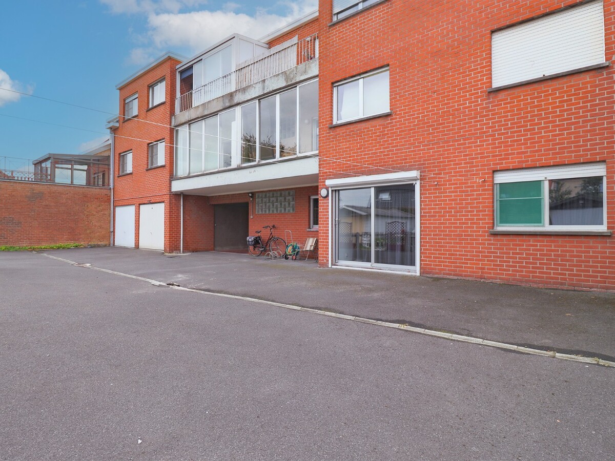 Ruim appartement met 3 slaapkamer en garage in Heule te koop! 