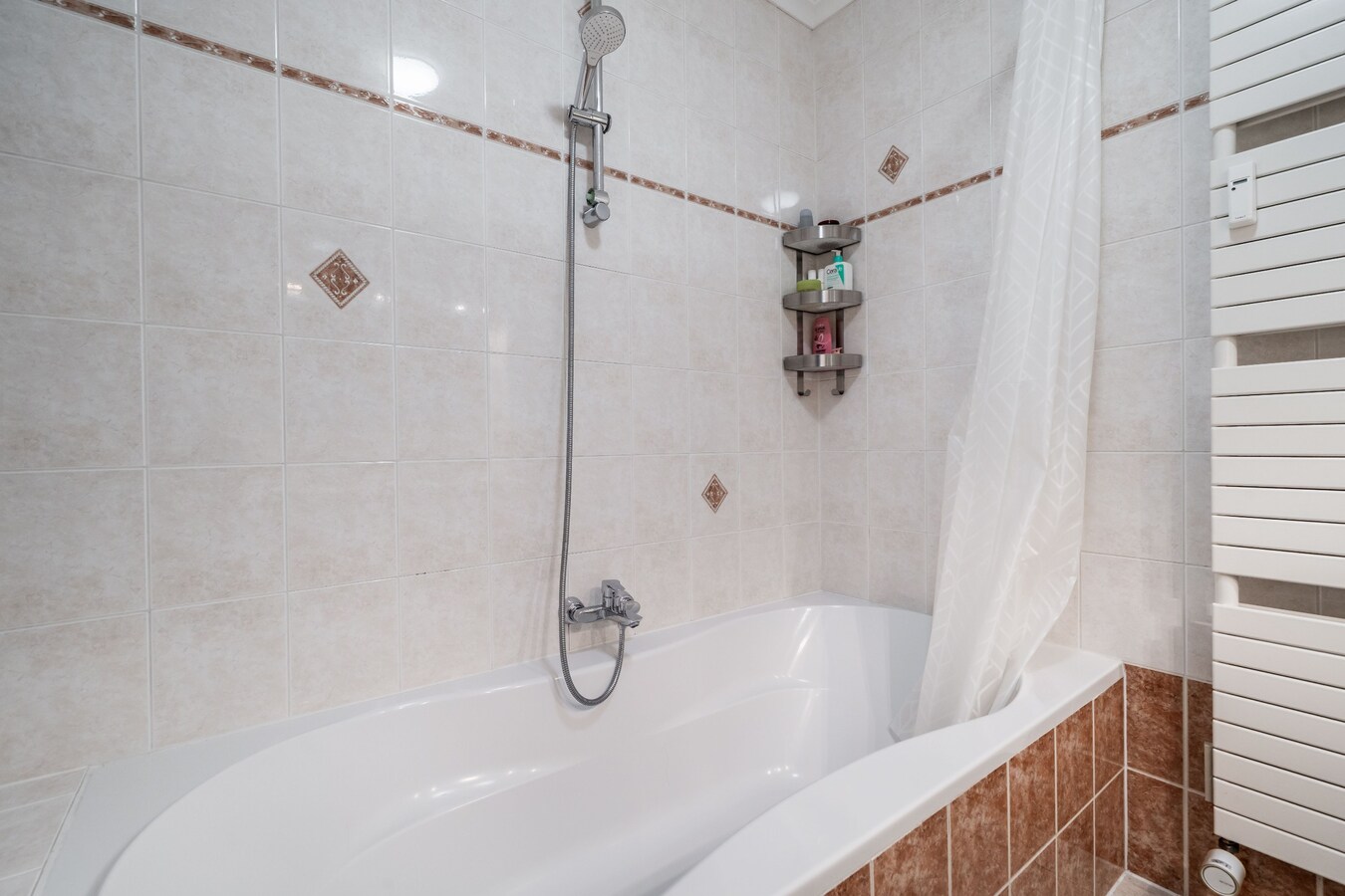 Ruim appartement (125 m²) met 3 grote slaapkamers. Centrum Genk! 
