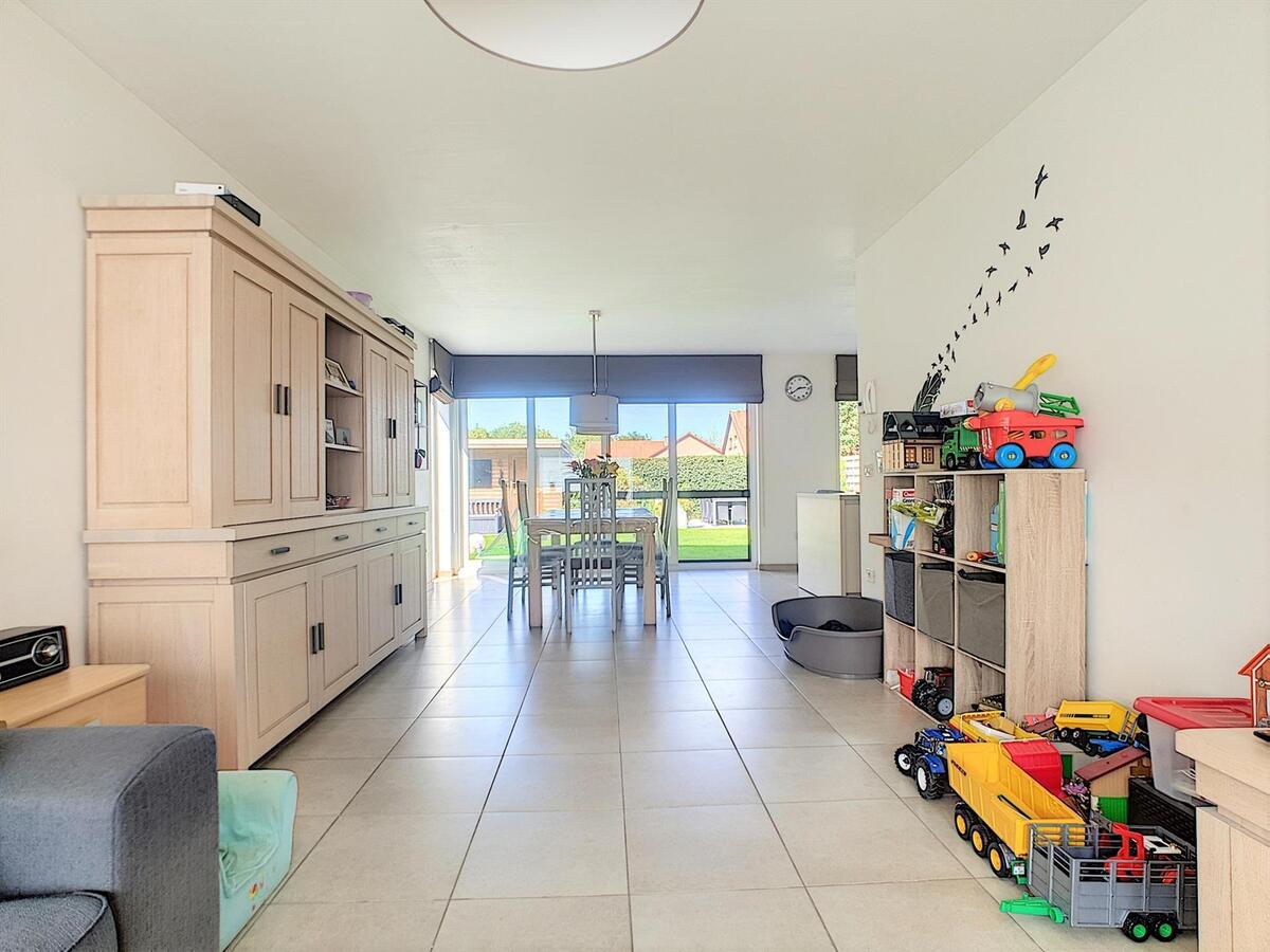 Recente halfopenbebouwing met 4 slaapkamers - Moerkerke 