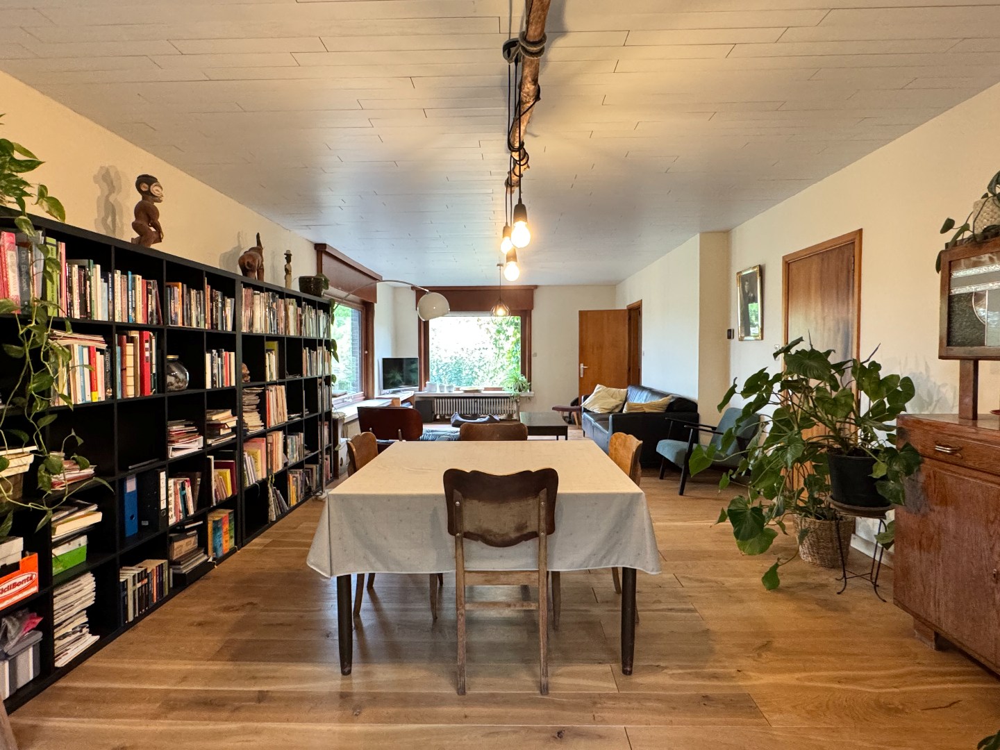 Landelijk gelegen woning met bijgebouwen op 3.850 m². 