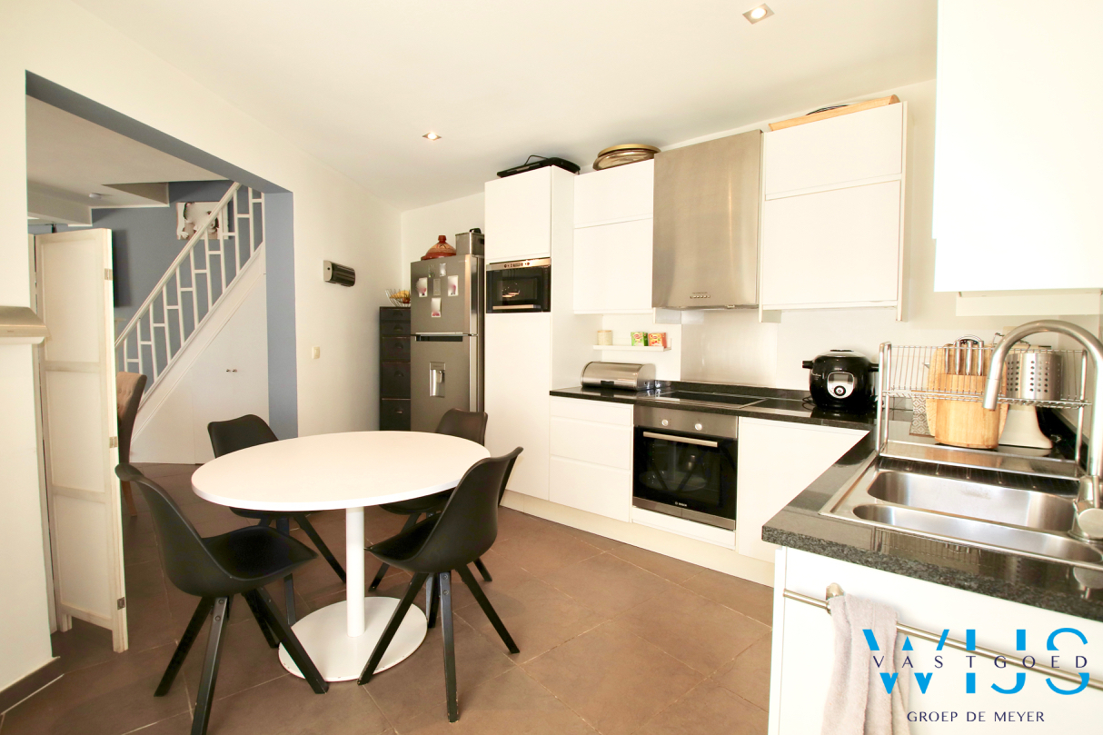 Tof woonhuis op een ideale locatie in OOSTEEKLO ! 