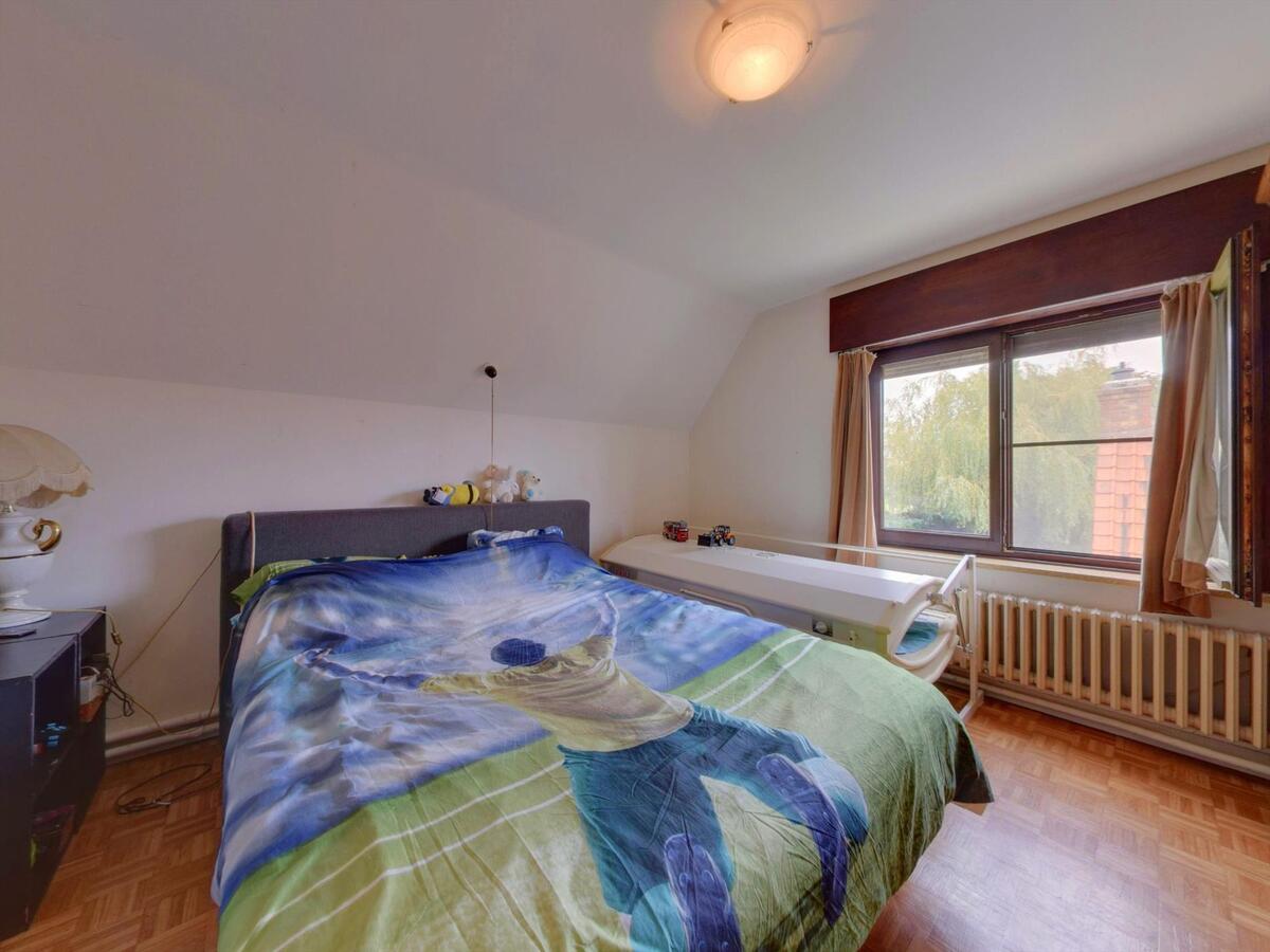 Vrijstaande woning met grote tuin te Jabbeke 