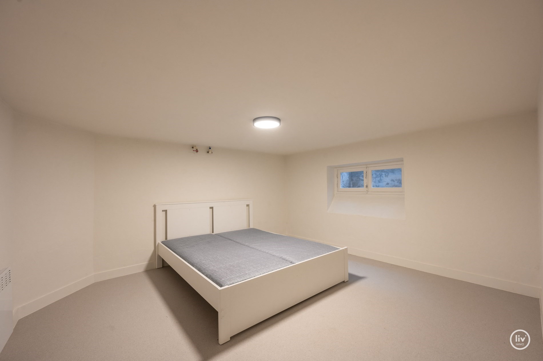 Agréable local commercial situé à l'angle de l'avenue du Zoute et de l'avenue Montgomery à Knokke. 