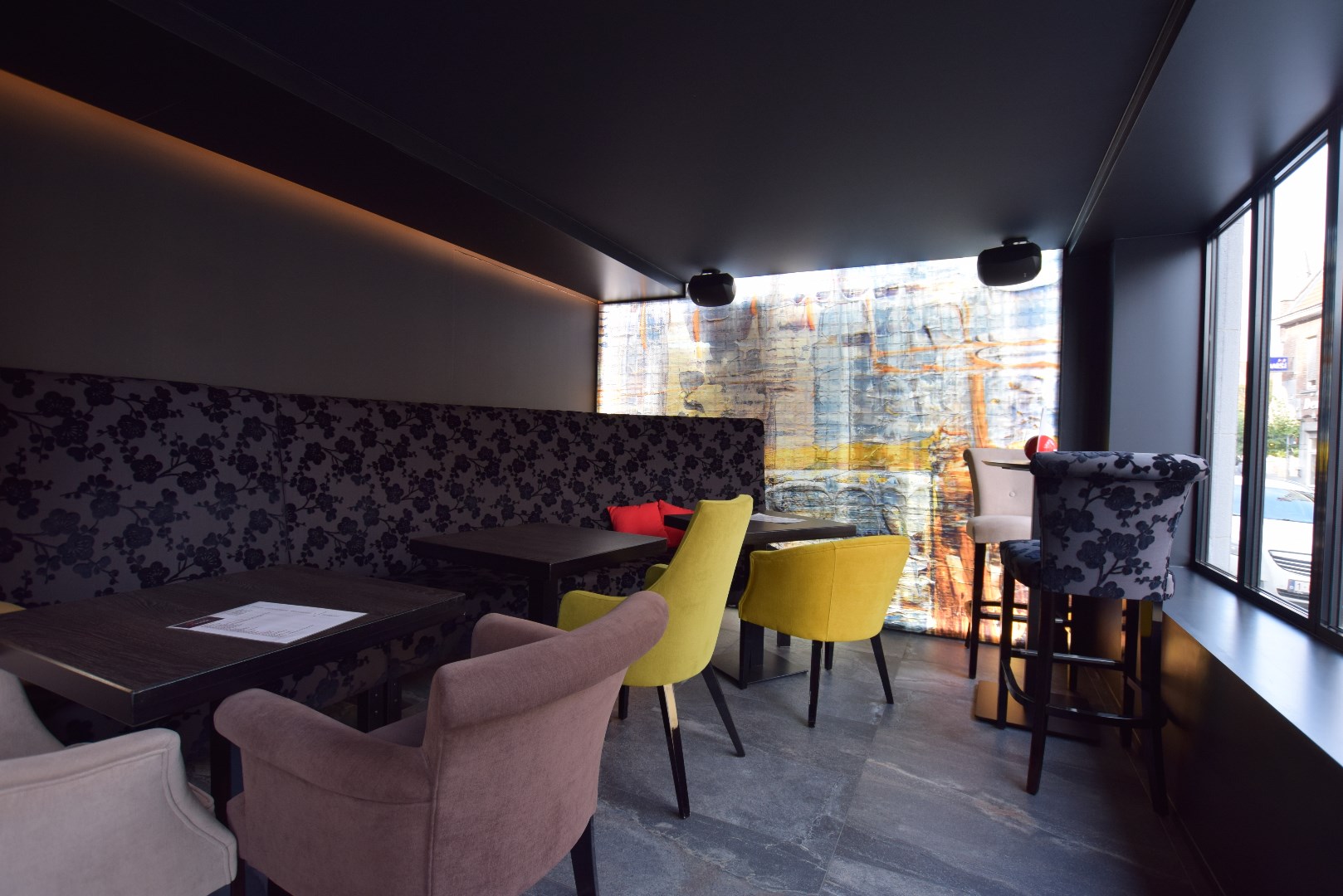 Verhuurd opbrengsteigendom (200m²) op commerciële toplocatie te Diksmuide! 