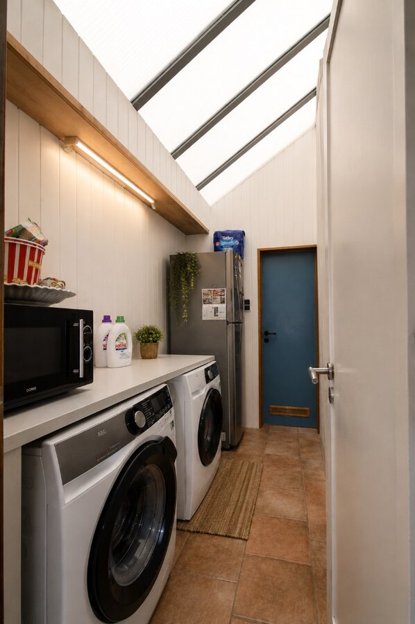 Te koop: uitzonderlijk ruime woning op centrale ligging met 6 slaapkamers, 3 badkamers én stadstuin! 