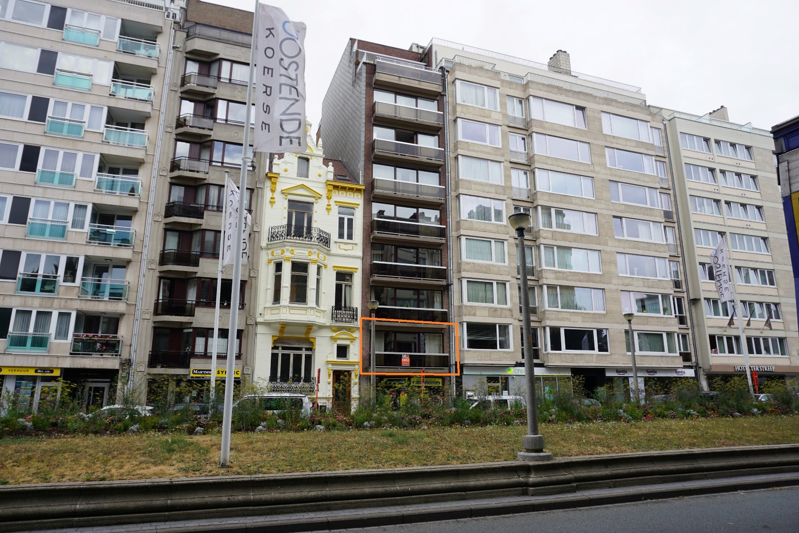 RUIM APPARTEMENT MET ZONNIGE TERRASSEN OP TOPLIGGING 
