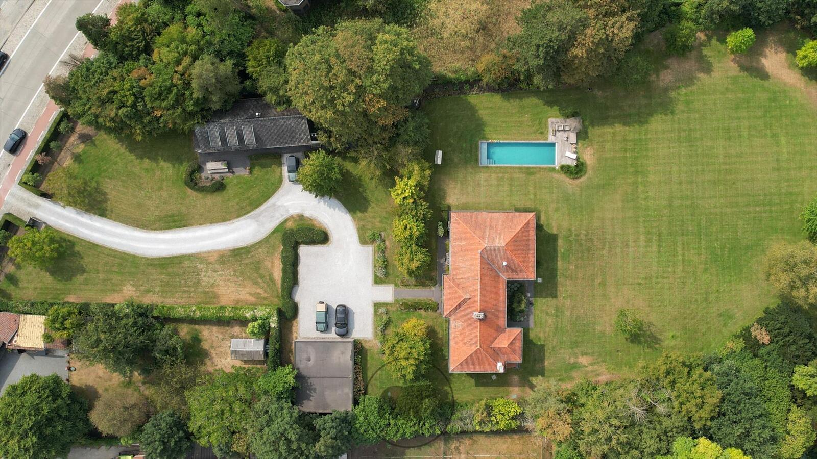 Voortreffelijk landhuis met gastenverblijf op 6.771 m2 te Ertvelde 