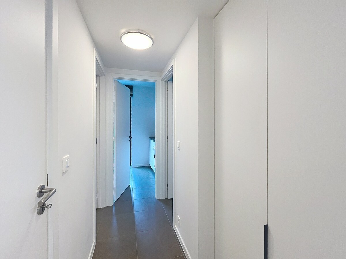 Commercieel kantoor op toplocatie in Aalter met 5 bureau ruimtes 